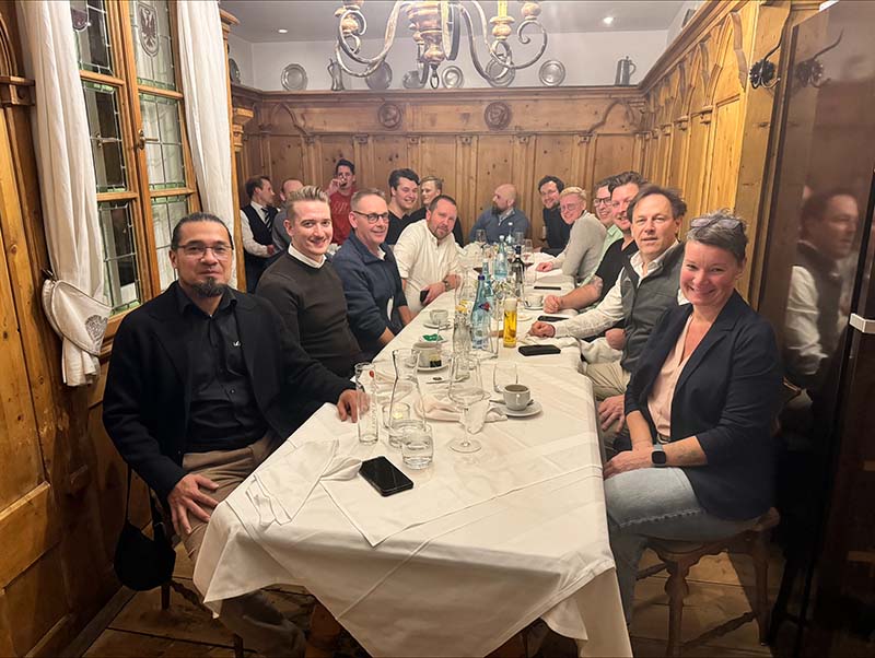 Desfrutar da companhia - Cimeira de Esqui SASE 2024 SASE Ski Summit, Tirol Áustria, 2024
